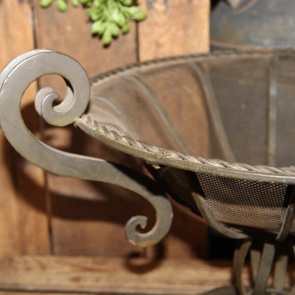 Rustic VTG Metal Mesh & Iron French Country Pedestal Urn Dish - Picture 3 of 6